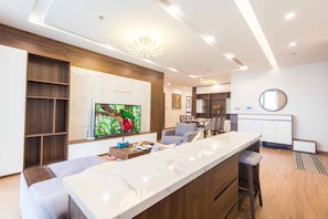 Family Suite | In-room dining