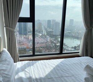 Family Apartment | Hypo-allergenic bedding, free minibar items, in-room safe, desk - NVT Housing - Vinhomes Metropolis Apartment (Hanoi)