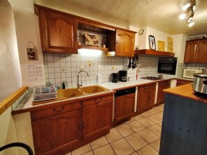 Mikrowelle, Ofen, Wasserkocher, Kochgeschirr/Geschirr/Besteck