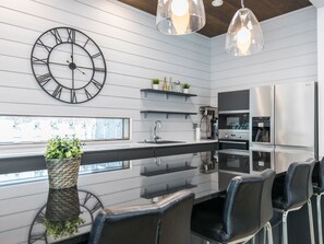 Réfrigérateur, micro-ondes, lave-vaisselle