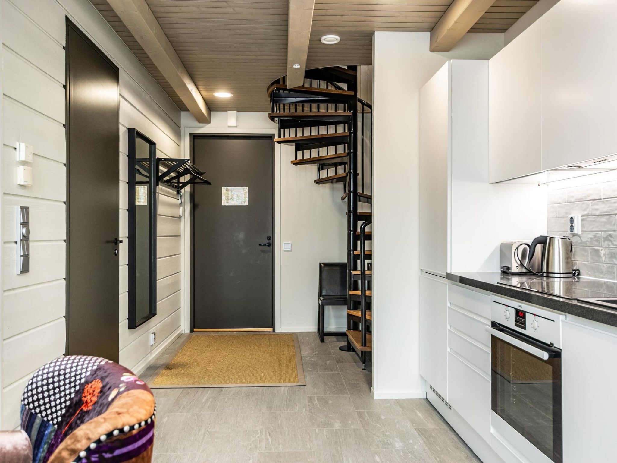 Kühlschrank, Mikrowelle, Geschirrspüler, Kochgeschirr/Geschirr/Besteck