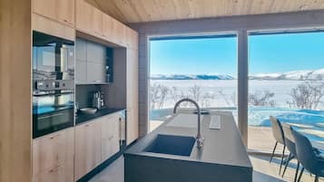 Jääkaappi, mikroaaltouuni, astianpesukone