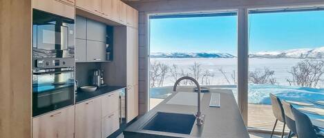 Réfrigérateur, four à micro-ondes, lave-vaisselle