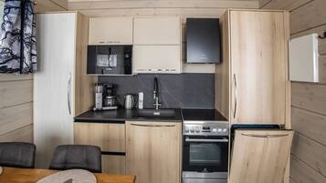 Jääkaappi, mikroaaltouuni, uuni, astianpesukone