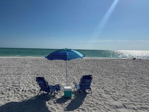 Beach - Luxury 2 Bed 2 Bath Waterfront Condo with Patio Sunsets Gym and Parking (Sarasota)