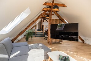 Smart-tv och eldstad