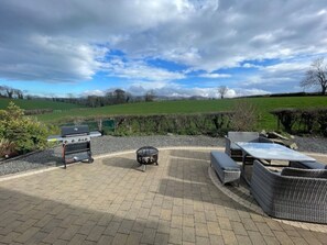 Outdoor dining - Scott's Place Mourne Mountains (Newry)
