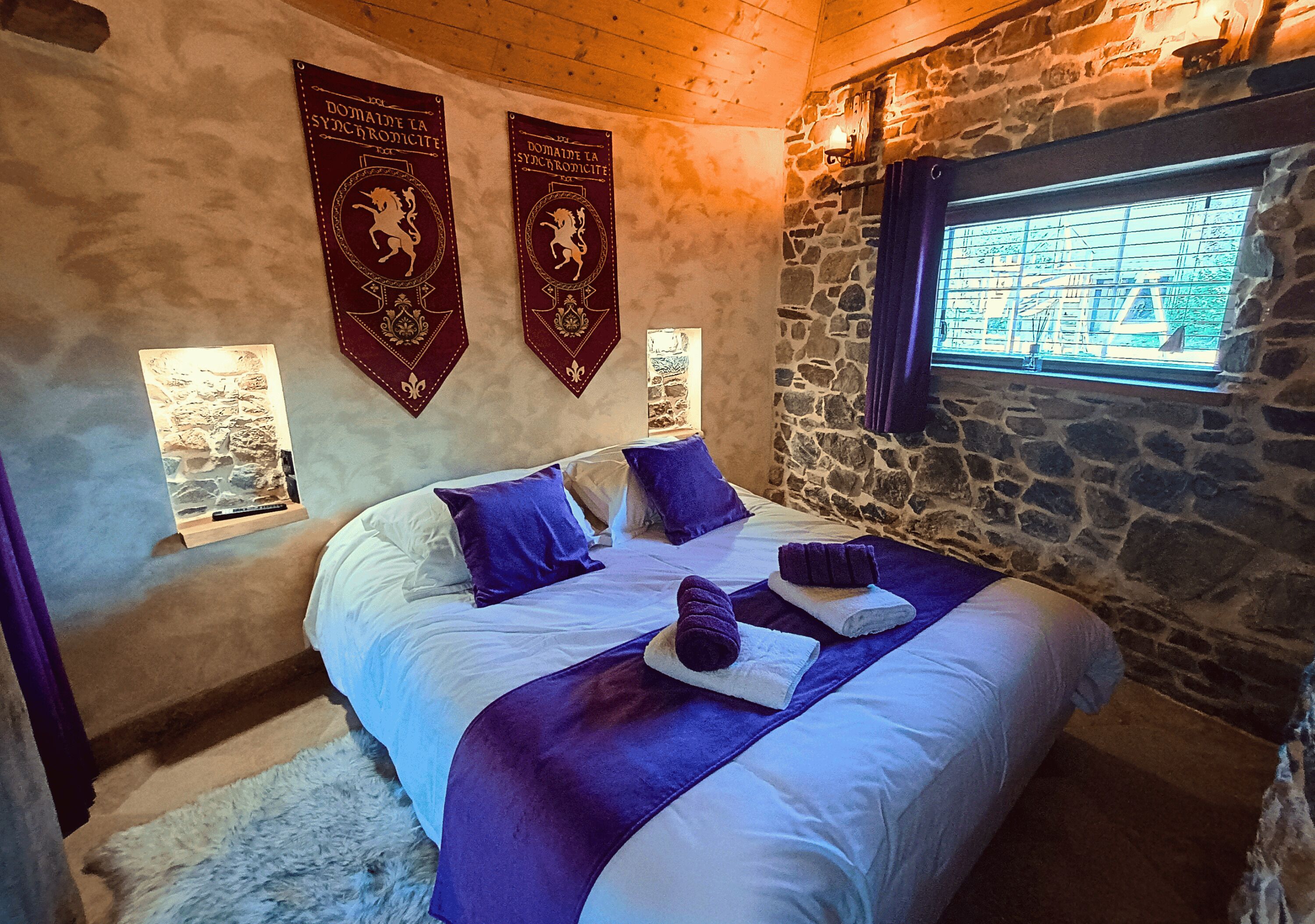Royal Cottage | Premium bedding, pillowtop beds, desk, laptop workspace