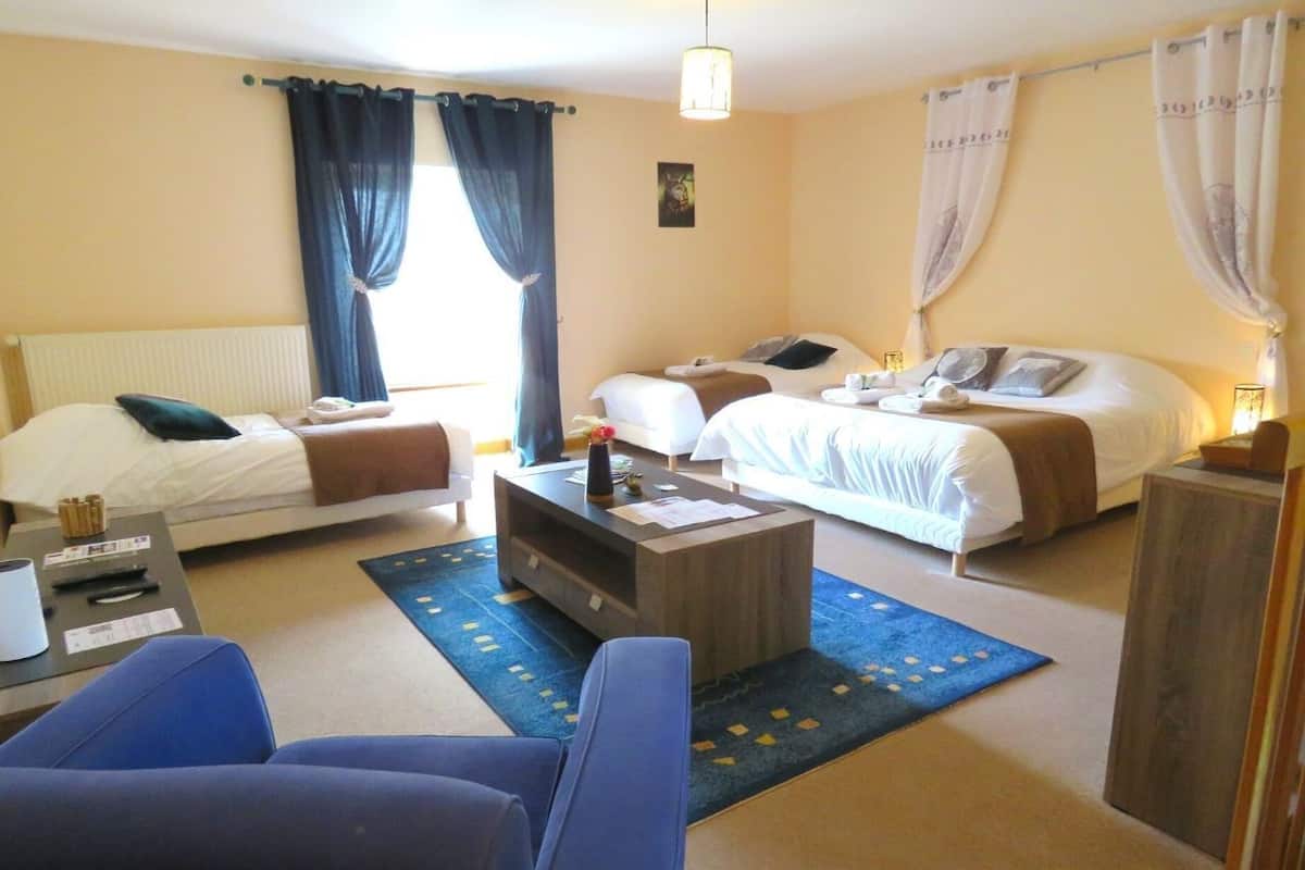 Familienstudio, Mehrere Betten, Nichtraucher, Gartenblick | 1 Schlafzimmer, hochwertige Bettwaren, individuell dekoriert