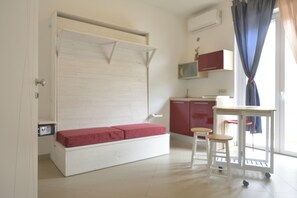 Memory-foam beds, in-room safe, blackout curtains, free WiFi - Casa Nannì  (Polignano a Mare)
