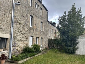 Exterior - Appartement RDC Avec Cour Commune à 5 Minutes de la Gare (Dinan)