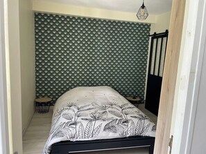 1 quarto, escrivaninha, Wi-Fi de cortesia, roupa de cama