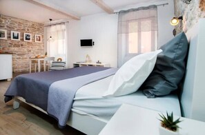 1 bedroom, free WiFi, bed sheets