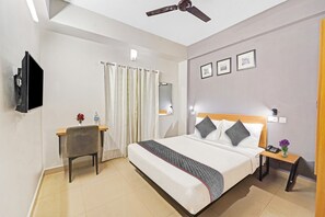 Classic Double Room | Bed sheets - Townhouse 966 FLINTSTONE STAYS (Chennai)