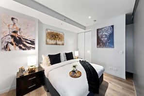 1 dormitorio, tabla de planchar con plancha, wifi y ropa de cama
