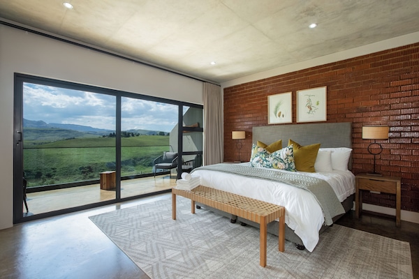 Familiekamer | Een kluis op de kamer, een bureau, gratis wifi, beddengoed