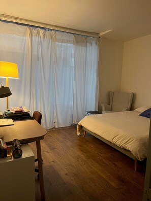 2 slaapkamers, een strijkplank/strijkijzer, wifi, beddengoed