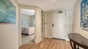 3 habitaciones, tabla de planchar con plancha, wifi y ropa de cama 