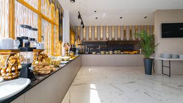 Free daily buffet breakfast