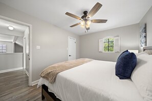 3 bedrooms, desk, iron/ironing board, free WiFi