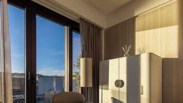 Panoramic Suite, Sea View | Living area | 55-inch Smart TV with digital channels, Netflix, heated floors