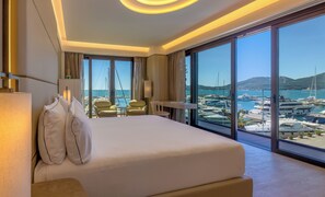 Premium bedding, down duvets, pillow-top beds, free minibar - Porto Lotti Suite Hotel (La Spezia)