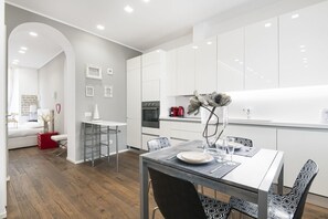 Dining - Easylife - Modern and chic with atmospheric LED (Milano)