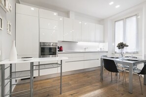 Kühlschrank, Ofen, Herdplatte, Geschirrspüler