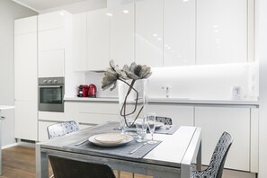 Dining - Easylife - Modern and chic with atmospheric LED (Milano)