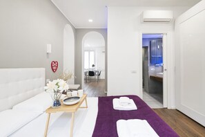 1 slaapkamer, een strijkplank/strijkijzer, wifi, beddengoed