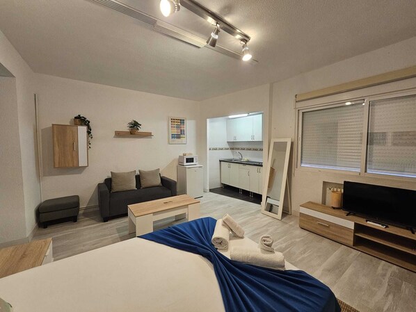 1 chambre, fer et planche à repasser, Wi-Fi, literie fournie