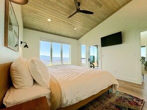 4 bedrooms, iron/ironing board, free WiFi, bed sheets - New! Modern Home - Panoramic Views of the Smokies! (Sevierville)