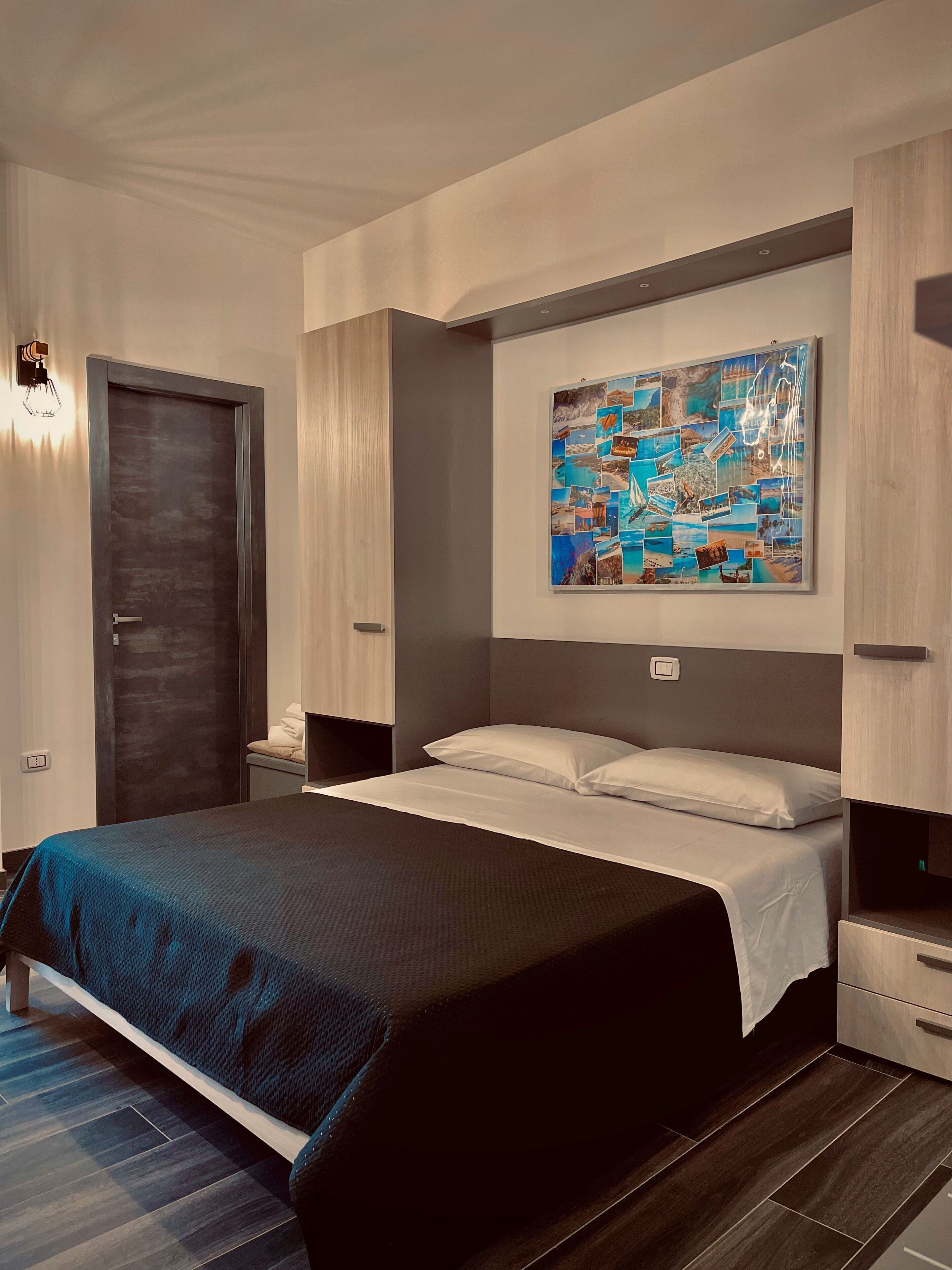 1 slaapkamer, een kluis op de kamer, een strijkplank/strijkijzer