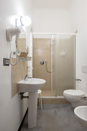 City Suite | Bathroom