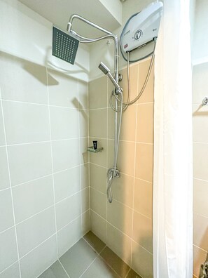 Bruser, gratis toiletartikler, bidet, håndklæder