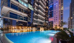 Outdoor pool - KOHH - 3BR in DAMAC Heights (Dubai)