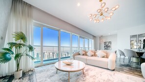 55-inch Smart TV with cable channels - KOHH - 3BR in DAMAC Heights (Dubai)