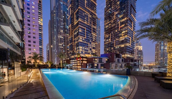 Outdoor pool - KOHH - 3BR in DAMAC Heights (Dubai)