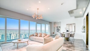 55-inch Smart TV with cable channels - KOHH - 3BR in DAMAC Heights (Dubai)