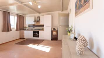 Frigorifero, forno, piano cottura, macchina per tè/caffè