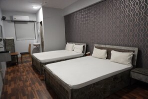 Family Room - Hotel Apple Inn By GRB (Surat)