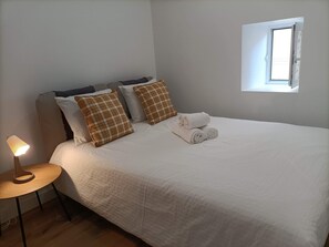 2 Schlafzimmer, Schreibtisch, Bügeleisen/Bügelbrett, WLAN