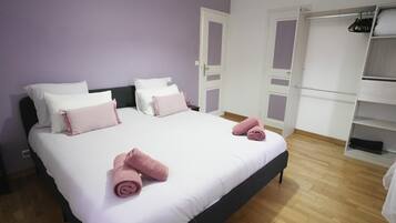 5 bedrooms, in-room safe, desk, iron/ironing board