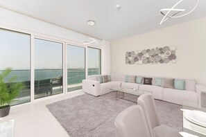 Apartment | 3 bedrooms - Coastal JBR Apt w Sweeping Sea Bluewaters Views (Dubai)