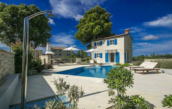 Outdoor pool - Villa Lenka for 2 persons with pool, large garden, barbecue private parking (Sveti Lovrec)