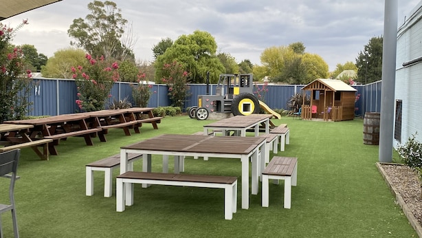 An outdoor patio area with picnic tables and a play structure. - Tattersall's Hotel Blayney (Blayney)