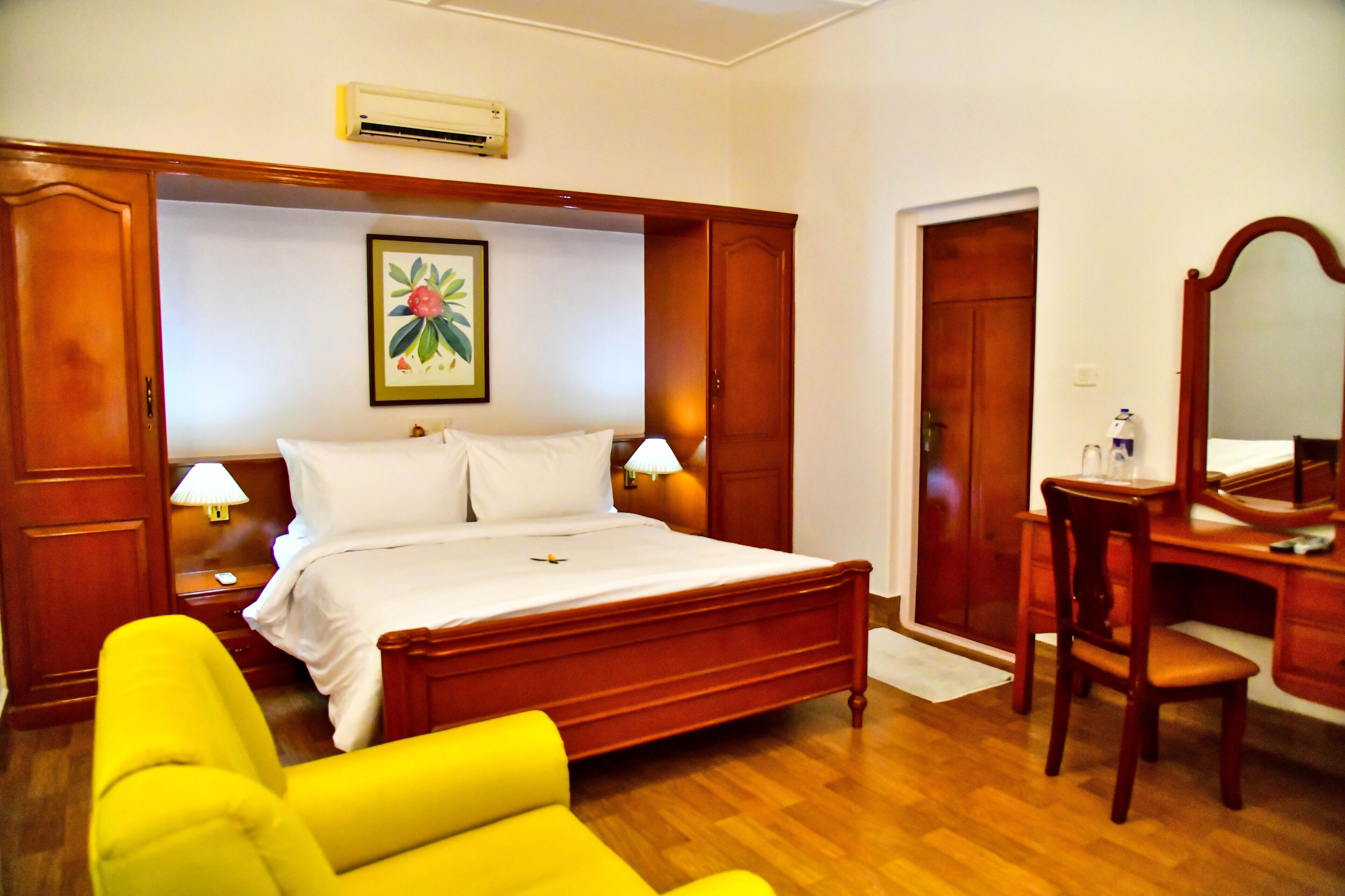 3 bedrooms, premium bedding, down duvets, memory-foam beds