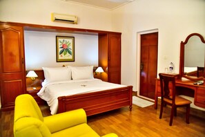 3 bedrooms, premium bedding, down duvets, memory-foam beds