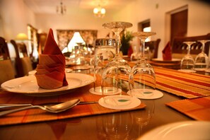 In-room dining - Niraamaya Private Home Stay Chikmagalur (Tarikere)