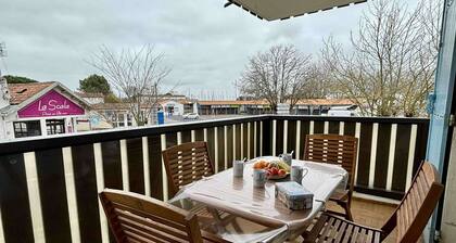Seaside Apartment with Terrace and Parking, 700m from Beach - Saint-Georges-d'Oléron